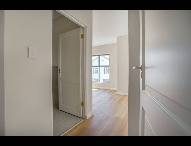 2 BEDROOM TOWNHOUSE FOR SALE IN SANDOWN